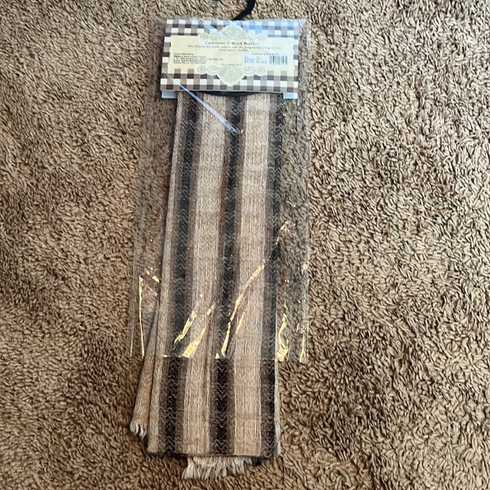 Cashmere & Wool Muffler - Picture 5 of 7